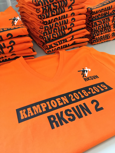 fotos/T-shirt-RKSVN2-kampioen-origineelpersoonlijkcadeau-sandD-art.jpg
